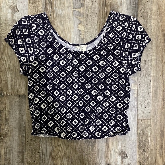 Forever 21, cropped t-shirt - Picture 1 of 2